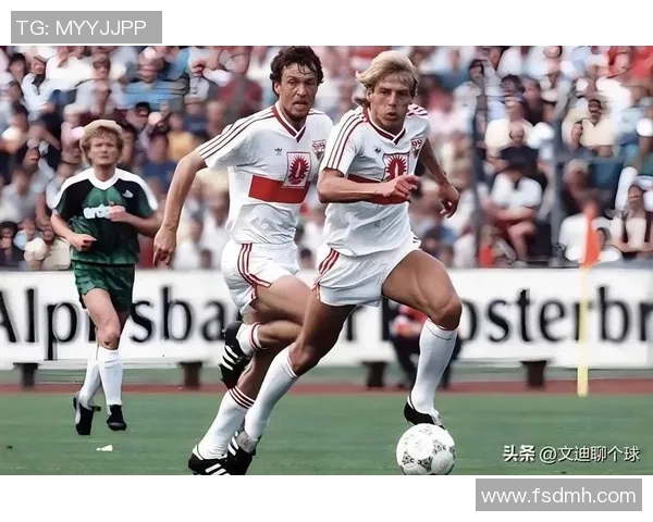 轰炸机足球明星的传奇旅程与辉煌成就揭秘